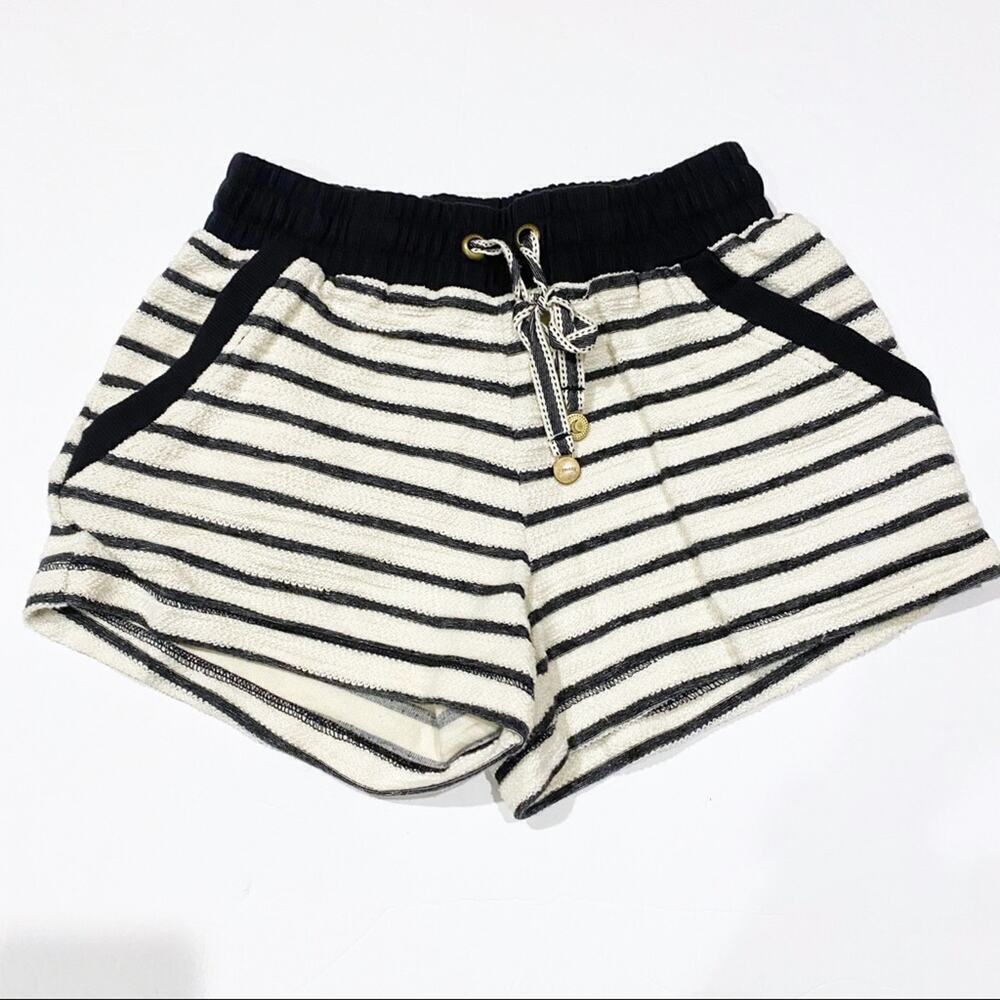Tigerlily Knit Stripe Shorts Sz 2 Pull on Shorts Cream Stripe Shorts